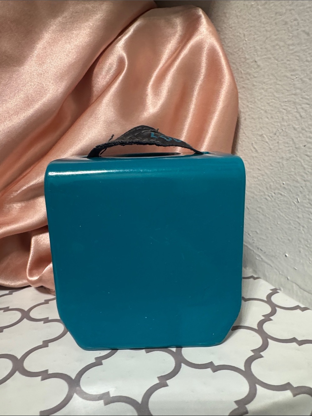 One Lovesac Clamp